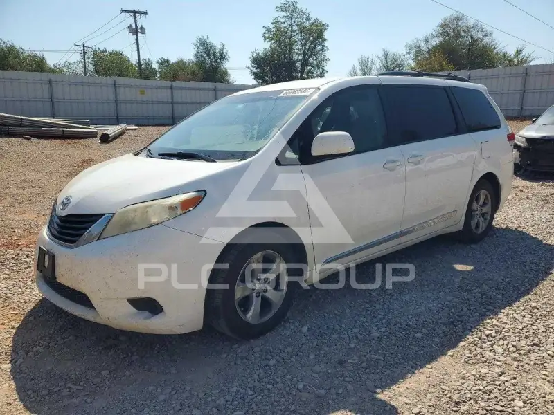 2014 Toyota SIENNA photo