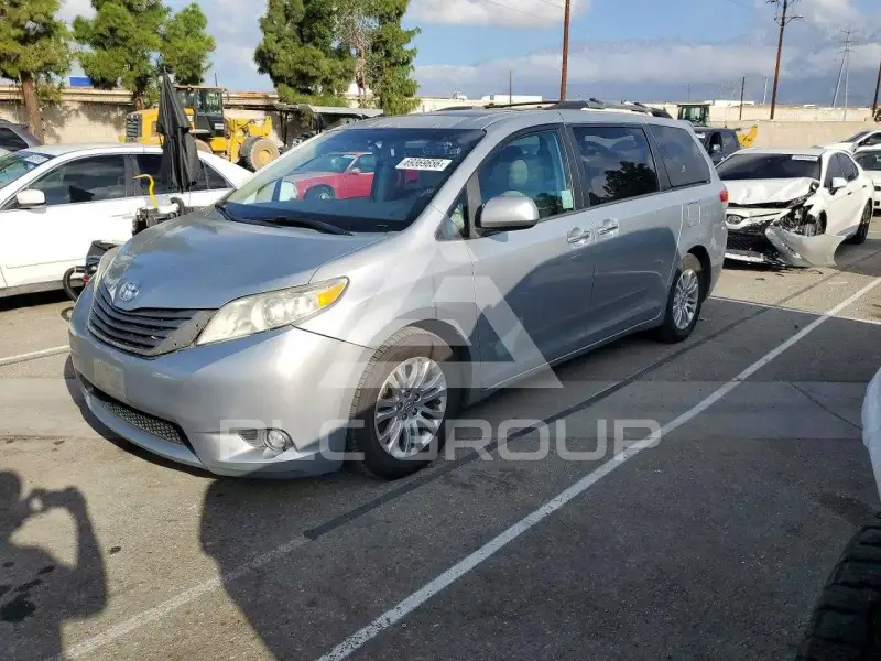 2014 Toyota SIENNA фото