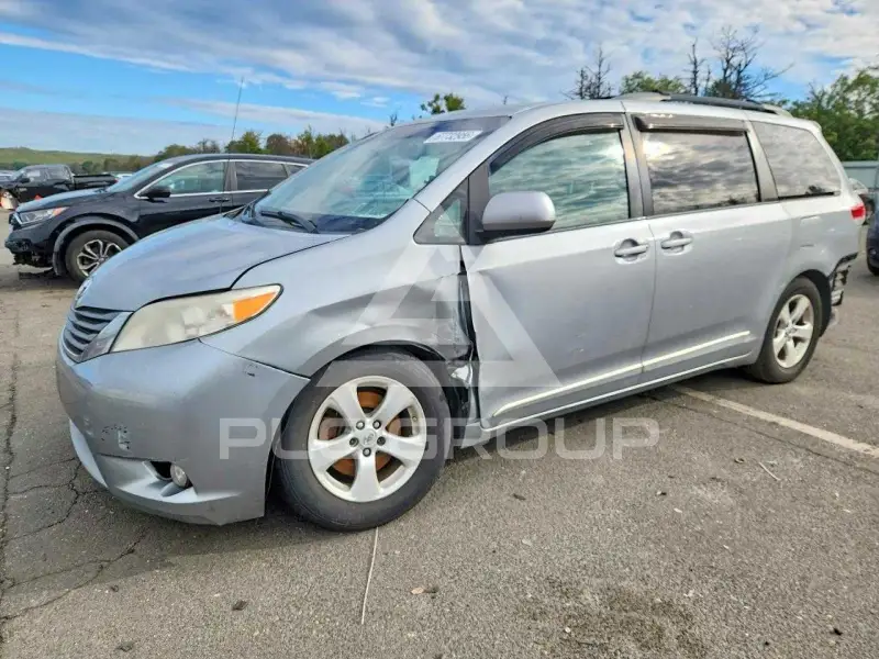 2014 Toyota SIENNA фото