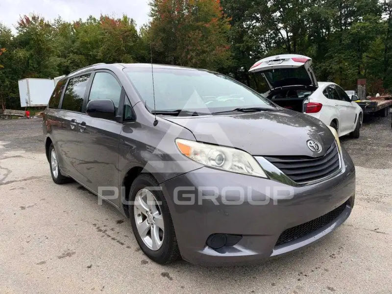 2014 Toyota SIENNA фото