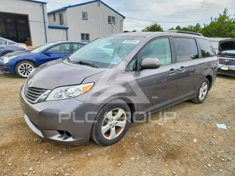 2014 Toyota SIENNA photo