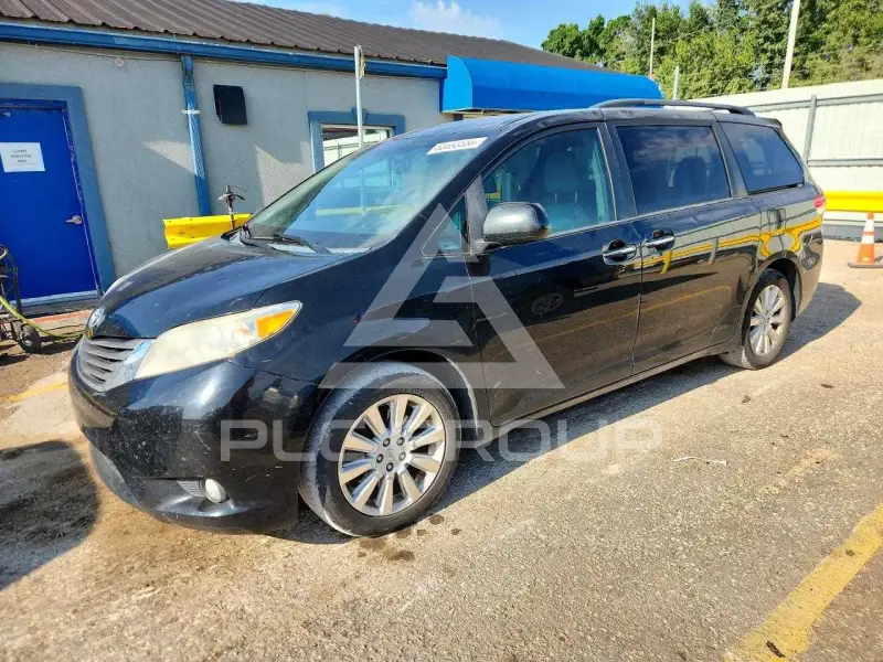 2014 Toyota SIENNA photo