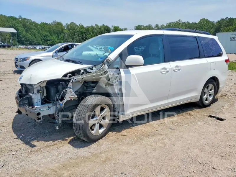 2014 Toyota SIENNA фото