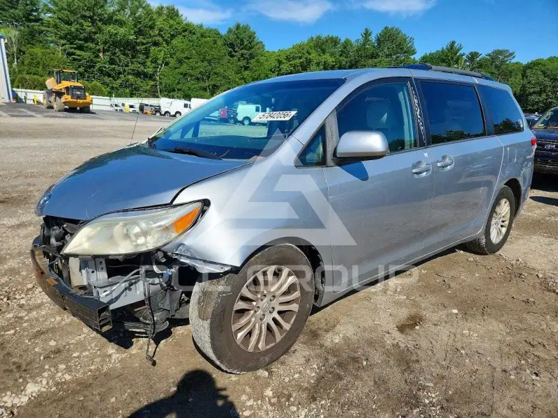 2014 Toyota SIENNA фото