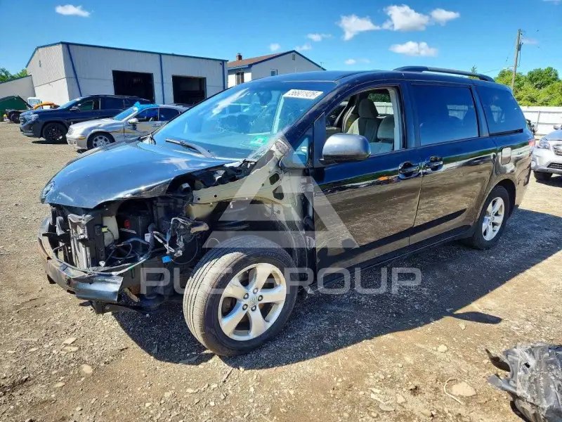2014 Toyota SIENNA фото