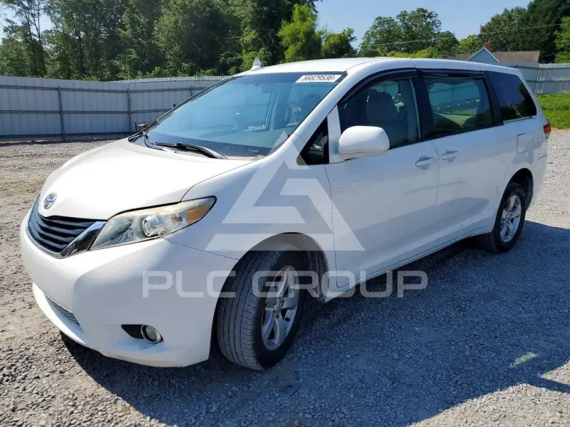 2014 Toyota SIENNA photo