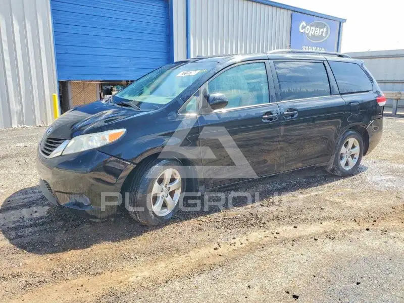 2014 Toyota SIENNA photo