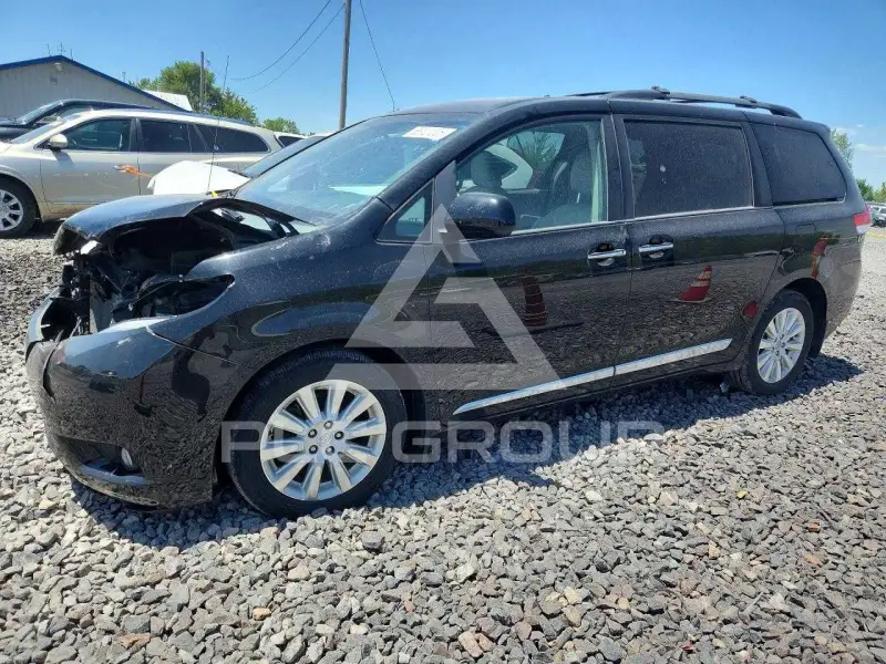2014 Toyota SIENNA photo