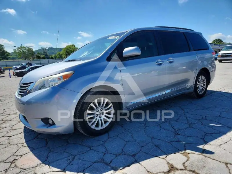 2014 Toyota SIENNA photo