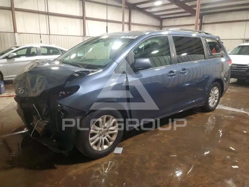 2014 Toyota SIENNA фото