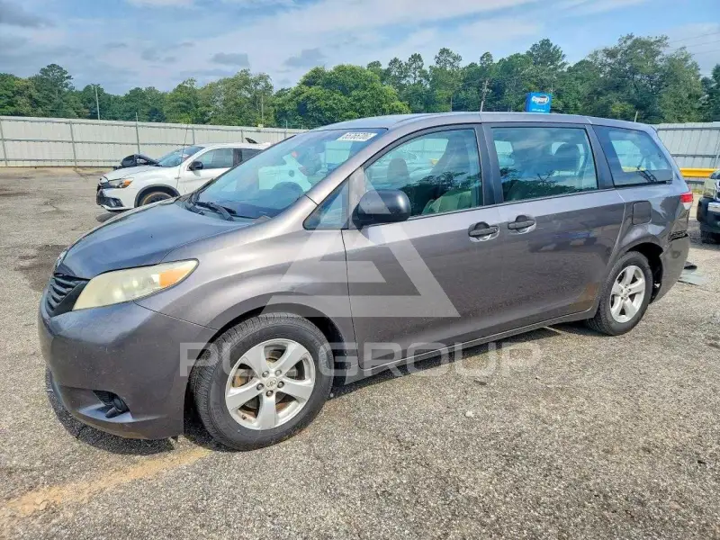 2014 Toyota SIENNA photo