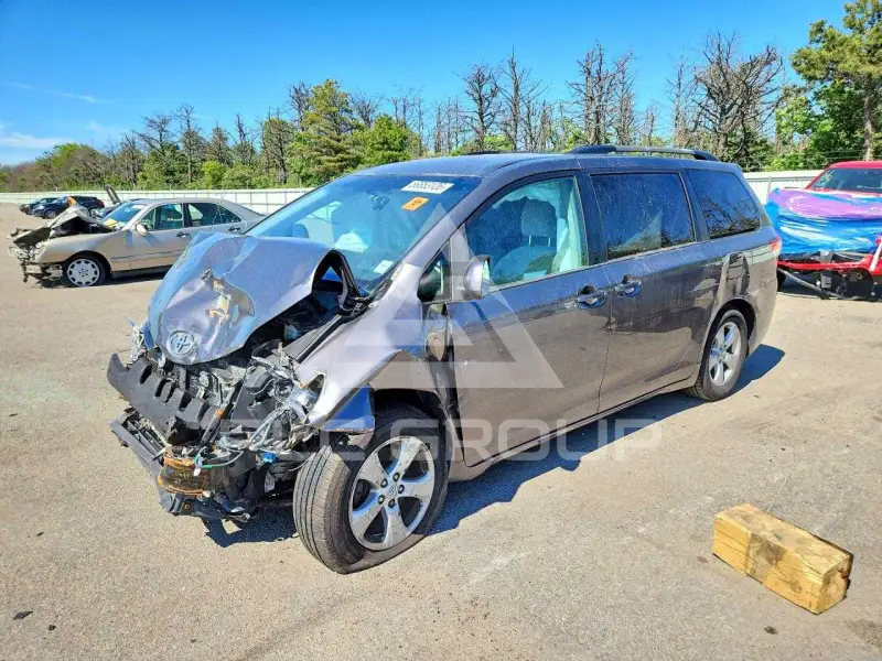 2014 Toyota SIENNA фото