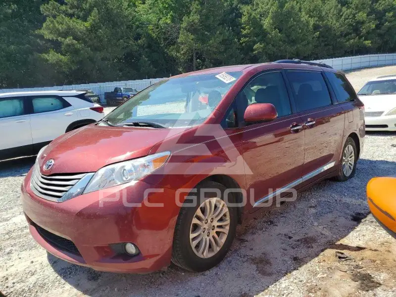 2014 Toyota SIENNA photo