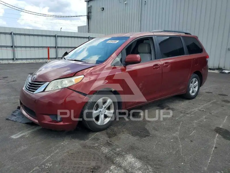 2014 Toyota SIENNA photo
