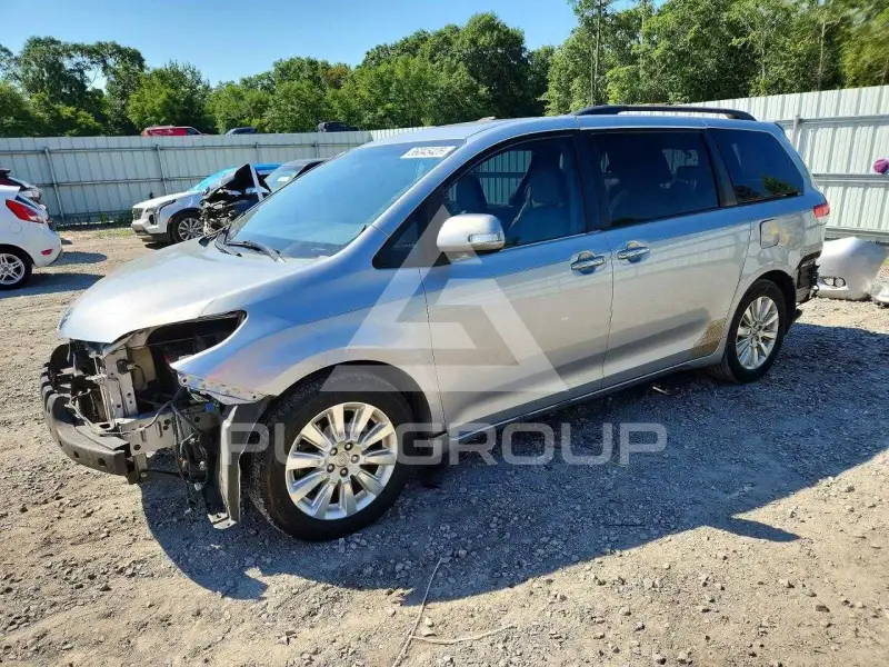 2014 Toyota SIENNA фото