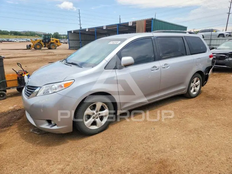 2014 Toyota SIENNA photo