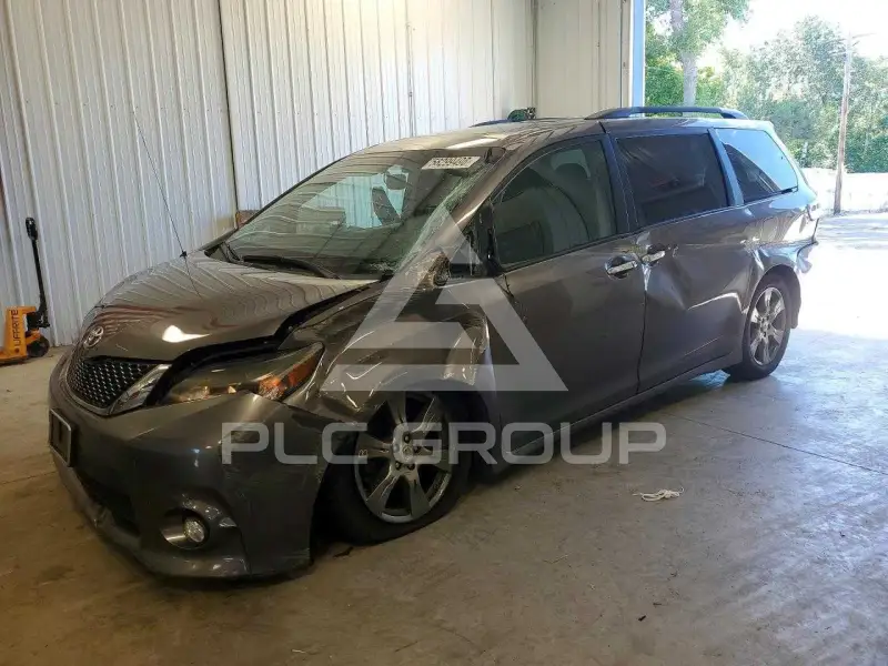2014 Toyota SIENNA photo