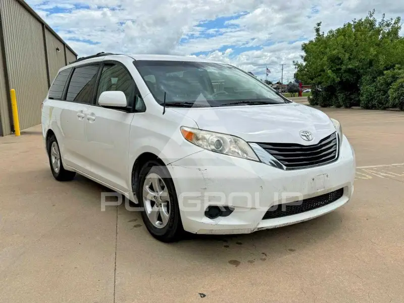 2014 Toyota SIENNA фото