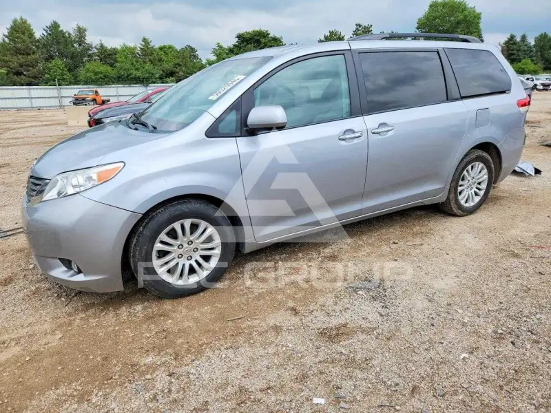 2014 Toyota SIENNA фото