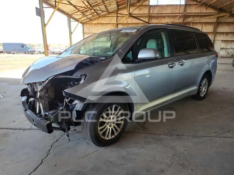2014 Toyota SIENNA photo
