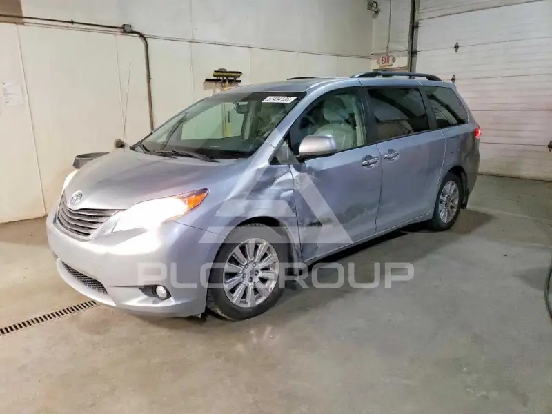 2014 Toyota SIENNA фото