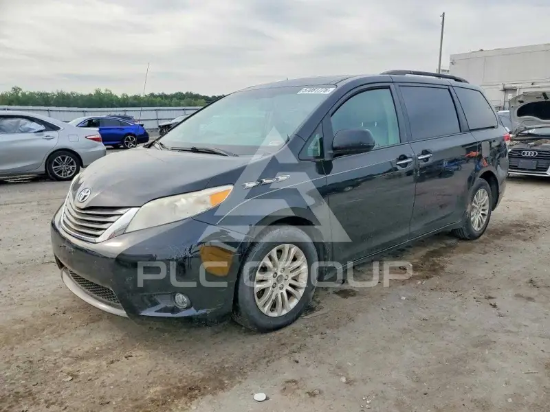 2014 Toyota SIENNA photo