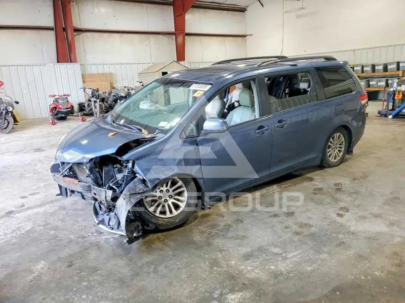 2014 Toyota SIENNA photo