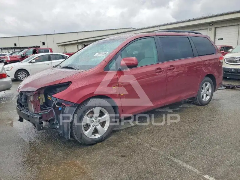 2014 Toyota SIENNA photo