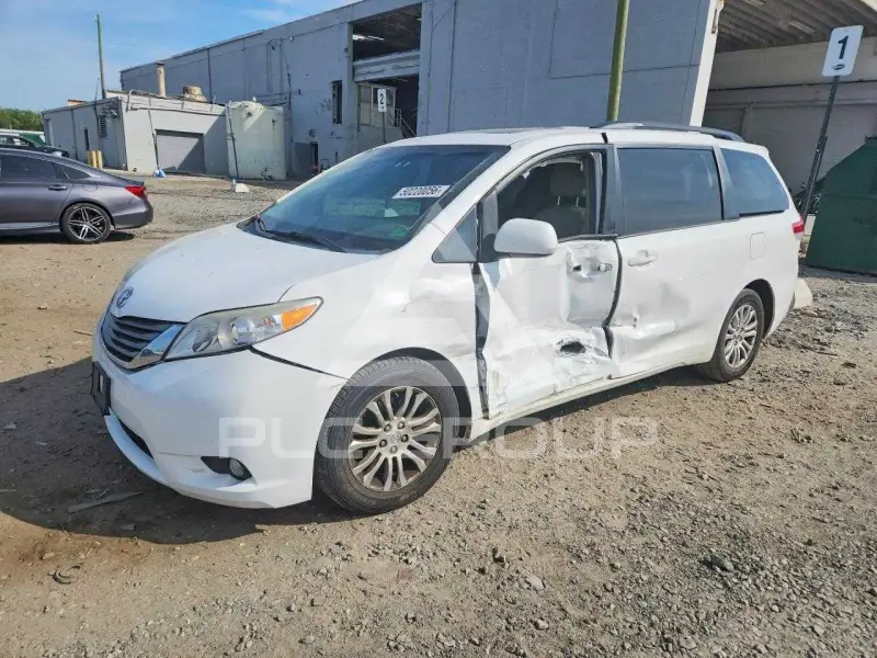 2014 Toyota SIENNA photo