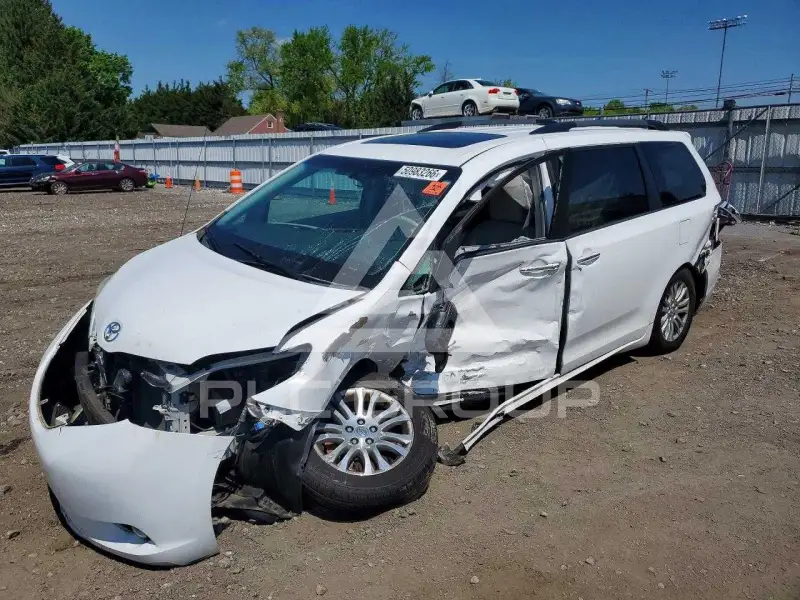 2014 Toyota SIENNA фото