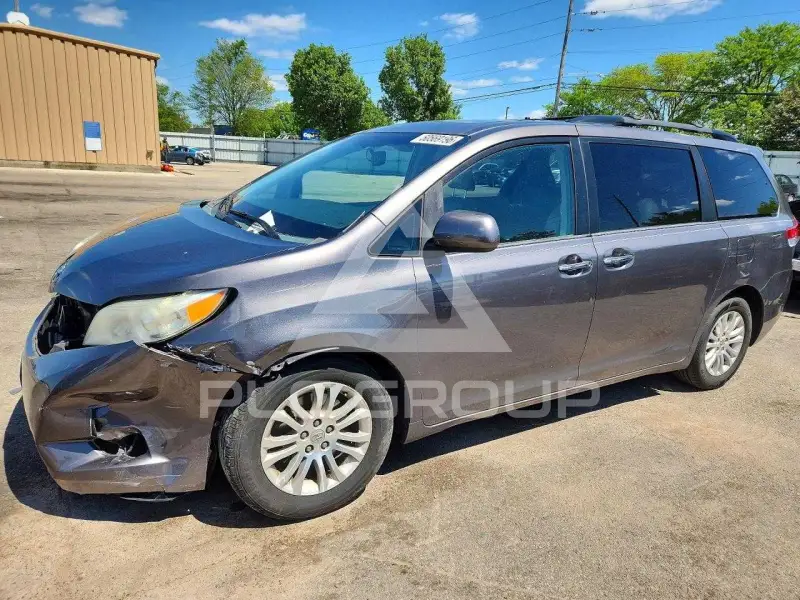 2014 Toyota SIENNA фото