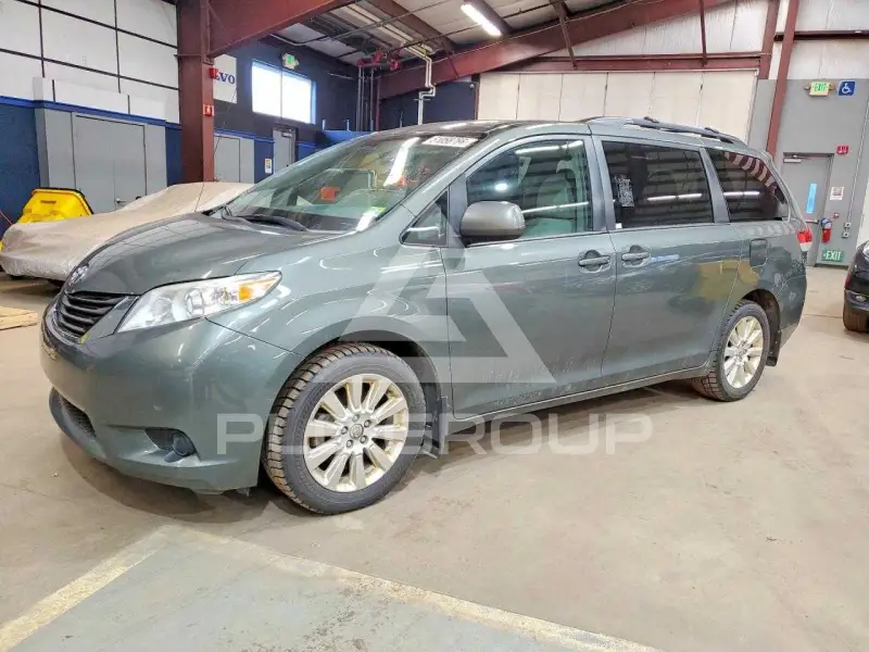 2014 Toyota SIENNA фото