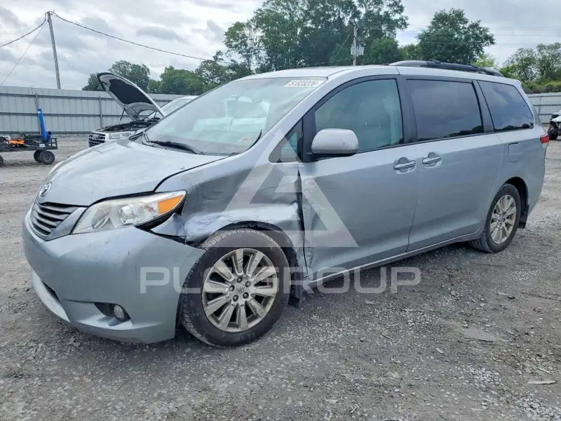 2014 Toyota SIENNA photo