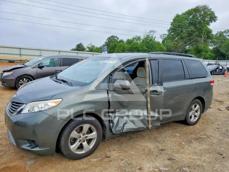 2014 Toyota SIENNA photo