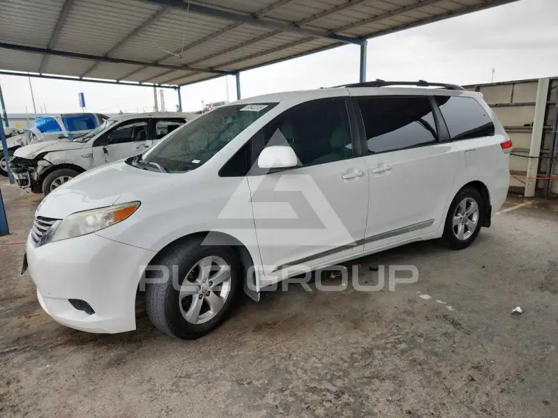 2014 Toyota SIENNA photo