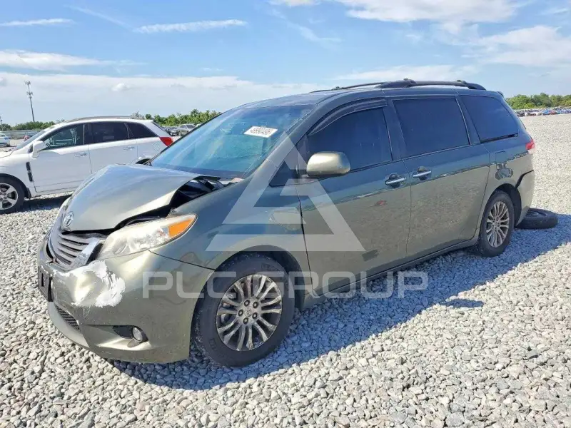 2014 Toyota SIENNA photo