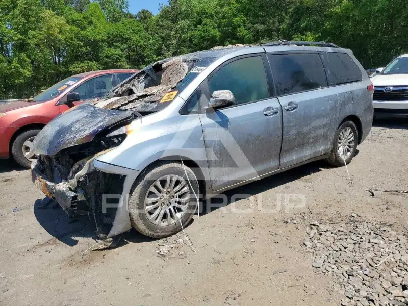 2014 Toyota SIENNA photo