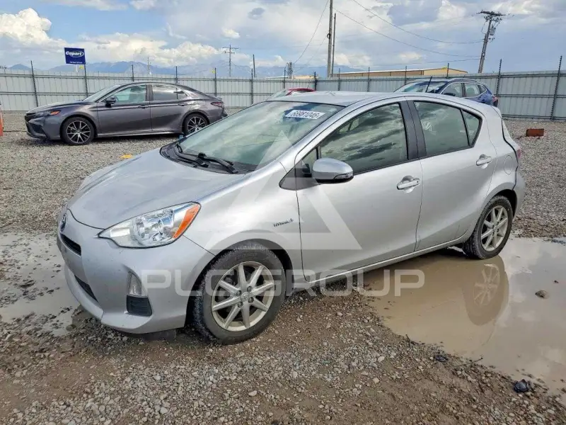 2014 Toyota PRIUS фото