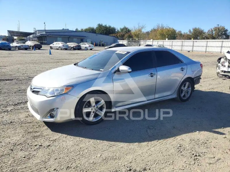 2014 Toyota CAMRY фото