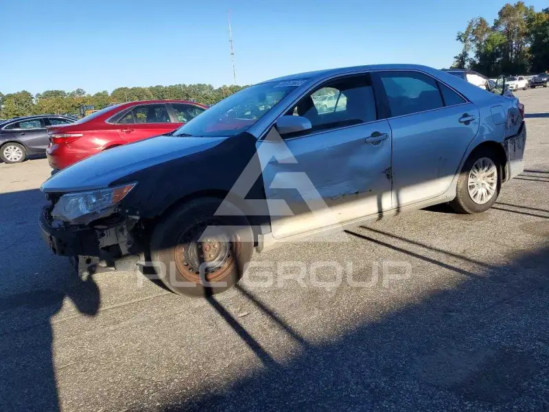 2014 Toyota CAMRY фото