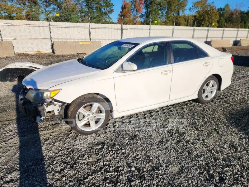 2014 Toyota CAMRY photo