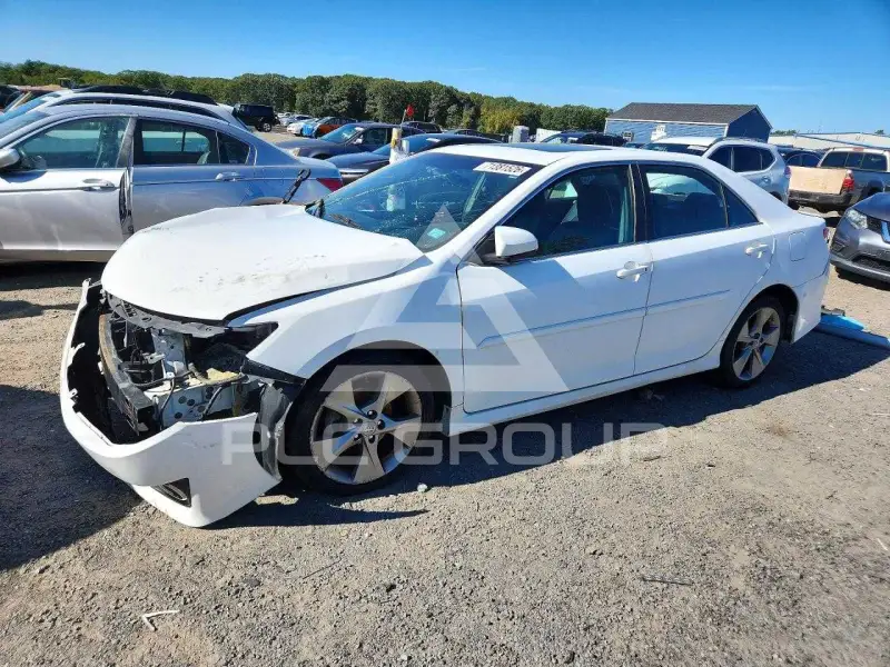 2014 Toyota CAMRY фото