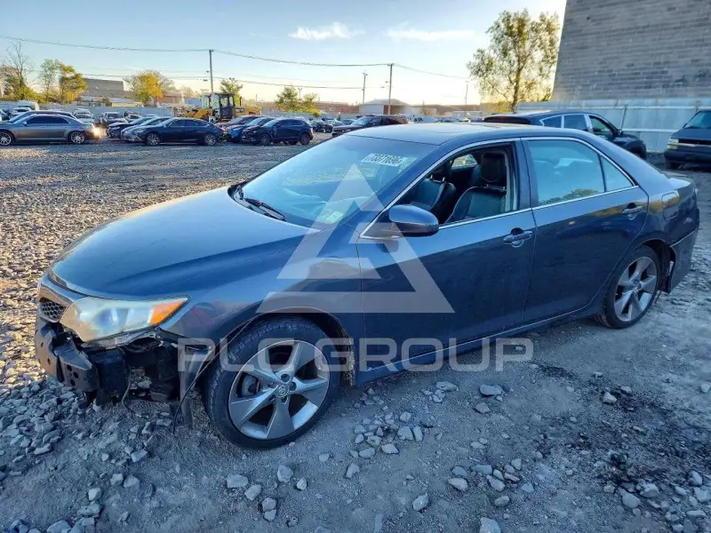2014 Toyota CAMRY photo