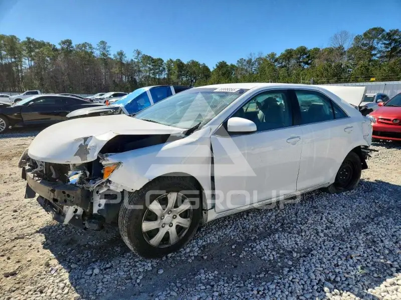 2014 Toyota CAMRY фото