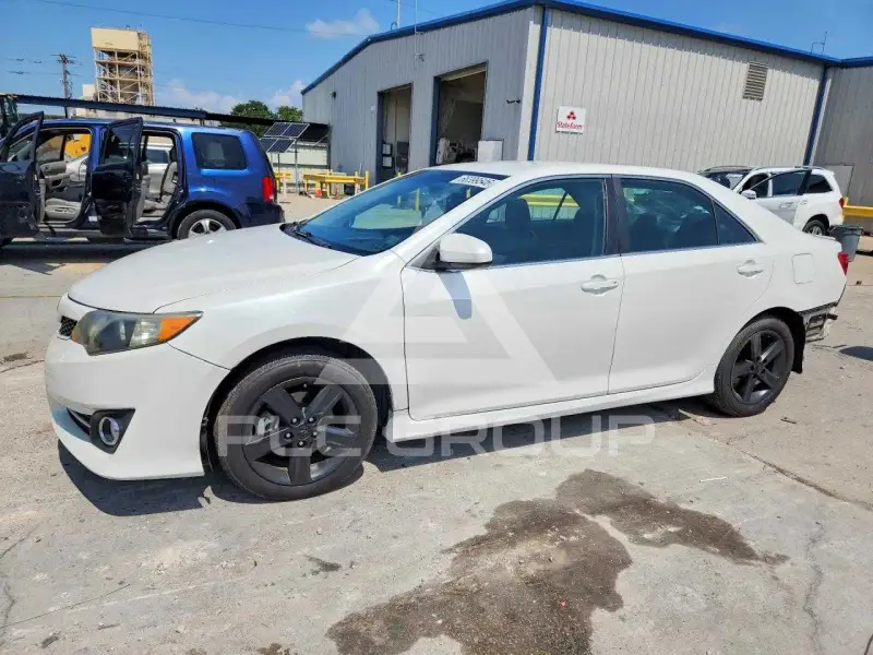 2014 Toyota CAMRY фото