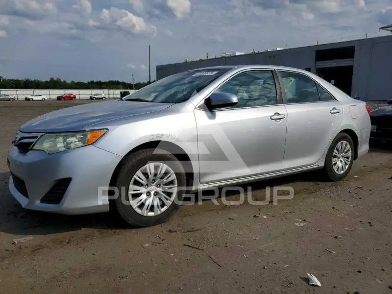 2014 Toyota CAMRY фото