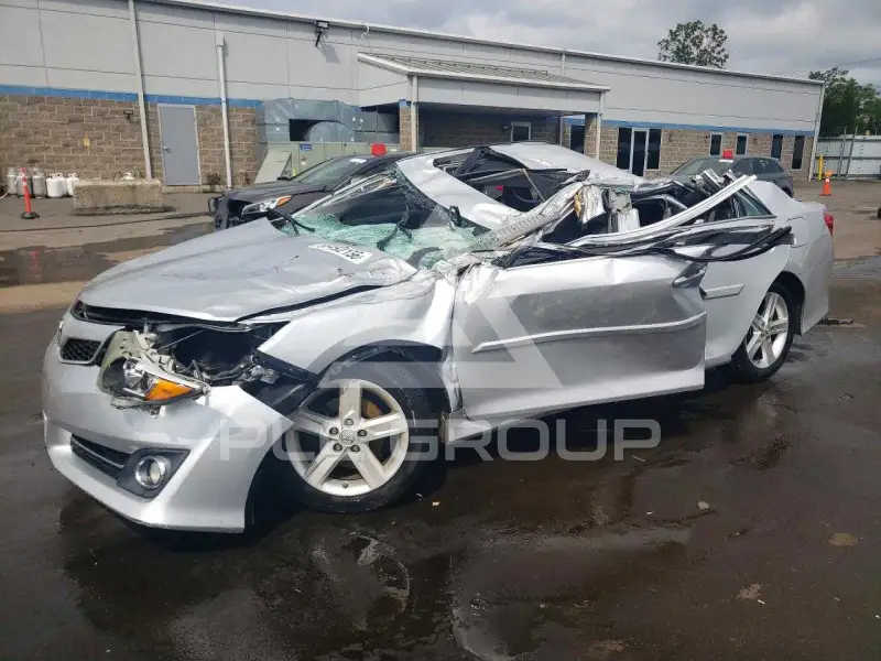 2014 Toyota CAMRY фото