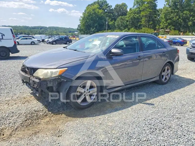 2014 Toyota CAMRY photo