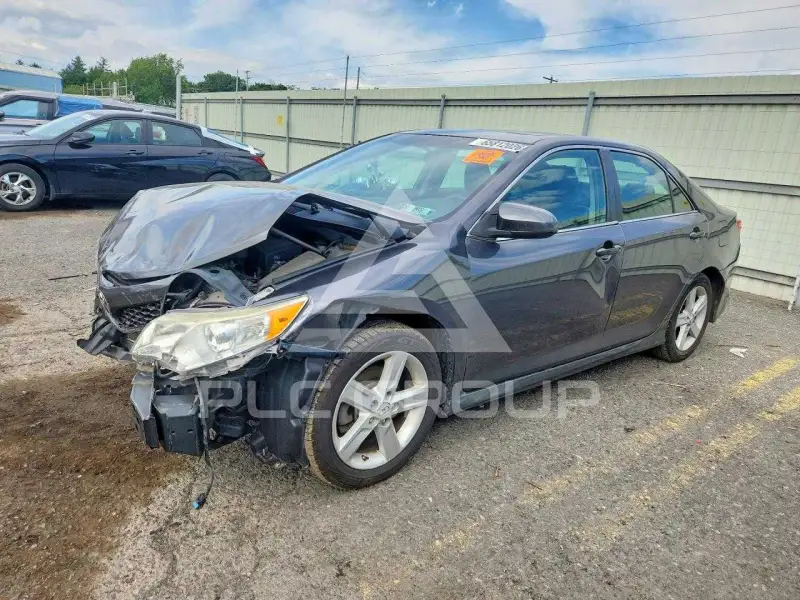 2014 Toyota CAMRY фото