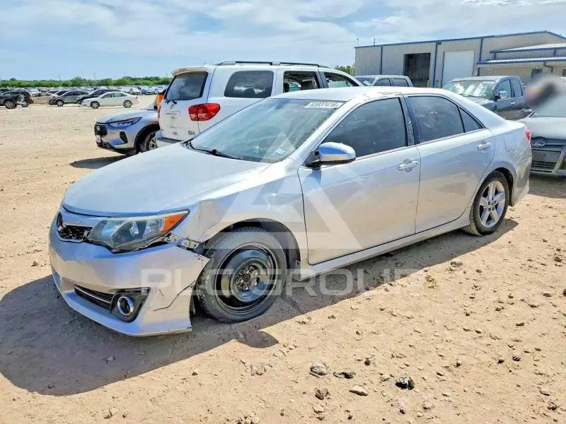 2014 Toyota CAMRY photo